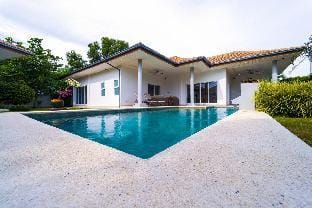 4 Bedroom Private Pool Villa (MR51) Villa in Hua Hin District