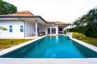 4 Bedroom Private Pool Villa (MR51) Villa in Hua Hin District