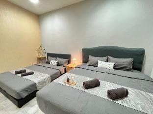 YOLO4 4BR 10PAX CentralTown Netflix Vacation rental in Pahang, Malaysia