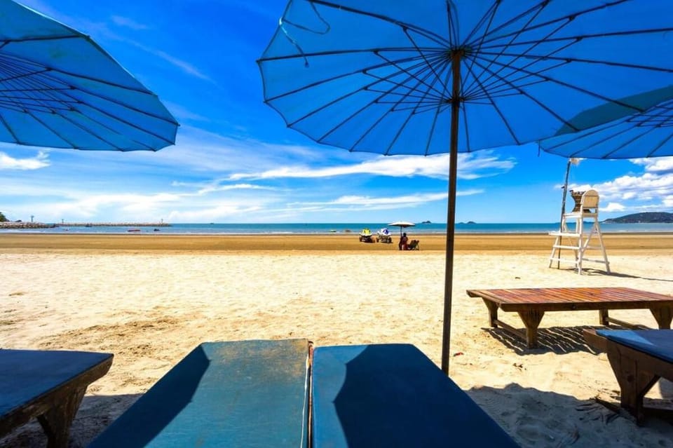 Khao Takiab Beach Front Apartments Apartment in Nong Kae