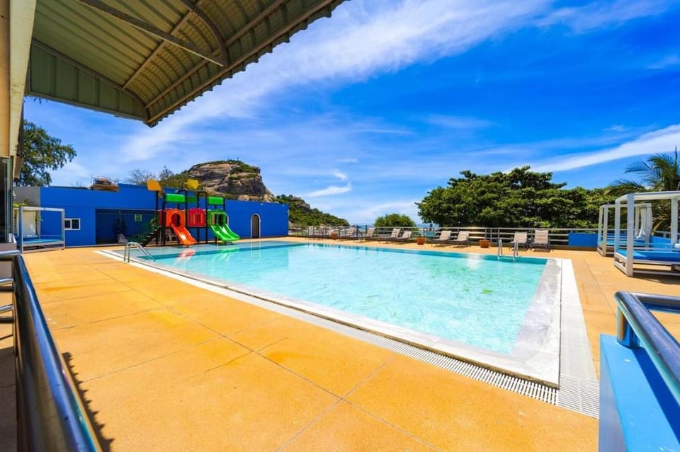 Khao Takiab Beach Front Apartments Apartment in Nong Kae