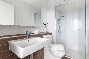 A 2BR Apt with Harbour Views and FREE Parking Vacation rental in Melbourne