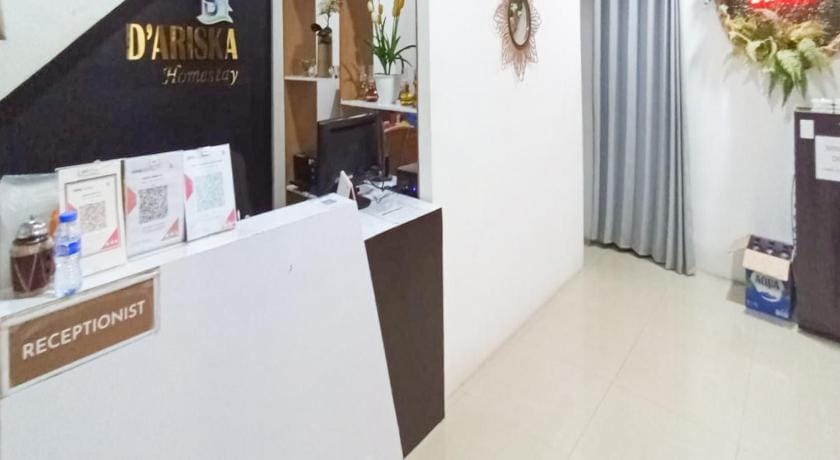 Ariska Room near Alun Alun Jombang RedPartner Hotel in East Java