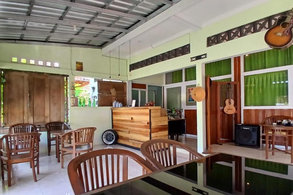Kenewae Living near Alun-alun Wonosari Mitra RedDoorz Hotel in Special Region of Yogyakarta