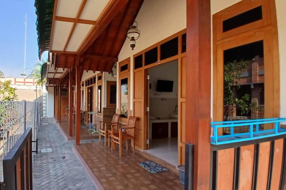 Kenewae Living near Alun-alun Wonosari Mitra RedDoorz Hotel in Special Region of Yogyakarta