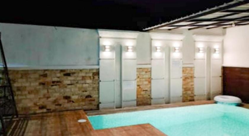 Oma Kost 3 Probolinggo Mitra RedDoorz Hotel in Indonesia