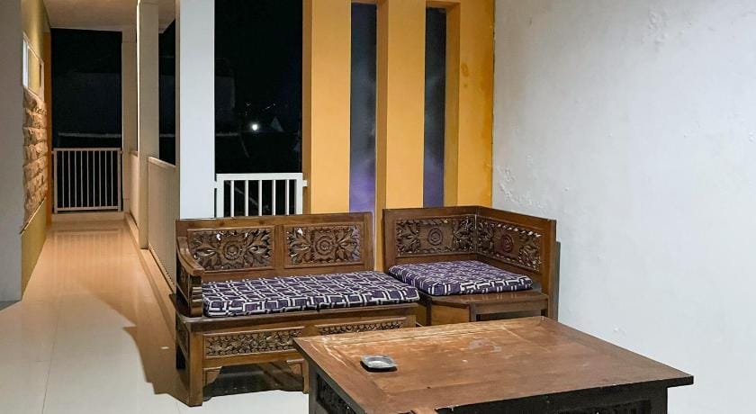Oma Kost 3 Probolinggo Mitra RedDoorz Hotel in Indonesia