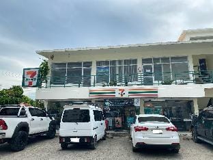 Cozy Room w/ 2 Queen beds & balcony beside pools Apartment in Lapu-Lapu City