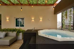 Luxury Penthouse  Sunroof Terrace & Jacuzzi Apartment in Santo Domingo