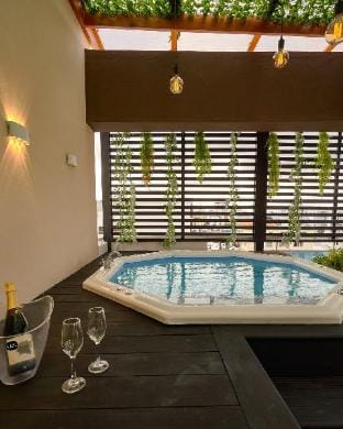 Luxury Penthouse  Sunroof Terrace & Jacuzzi Apartment in Santo Domingo