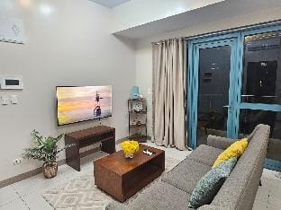 Executive 2 bedroom w balcony near Uptown Mall BGC Apartment in Makati