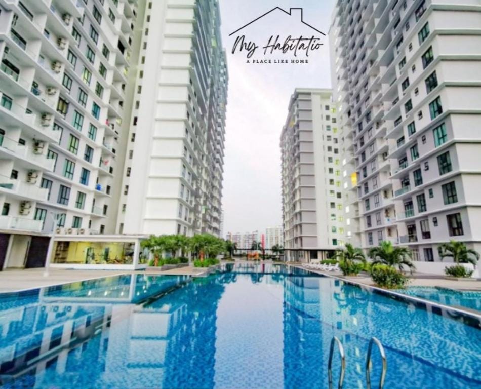 Platino 13 Pax, Mins away from Paradigm & Legoland Apartment in Johor Bahru