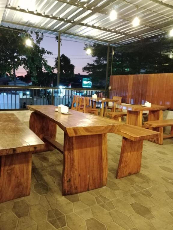 DJEMBANK HOTEL & RESTAURANT Hotel in West Nusa Tenggara, Indonesia