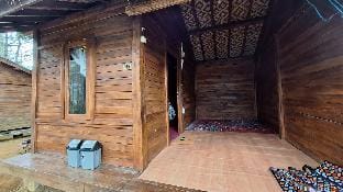 Villa kayu  Syariah view Hutan Pinus di Lembang Villa in Lembang