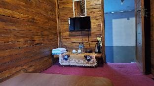 Villa kayu  Syariah view Hutan Pinus di Lembang Villa in Lembang