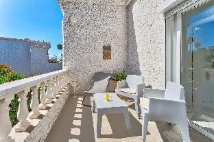 Sunshine Urbania  Sea View Apartment 6C Apartment in Playa de las Americas