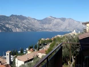 balcony with stunning lake view, swimming pool Apartment in Malcesine