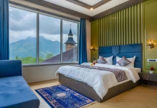 Sprawling boutique hotel amidst mountains& clouds  Villa in India