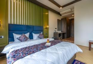 Sprawling boutique hotel amidst mountains& clouds  Villa in India