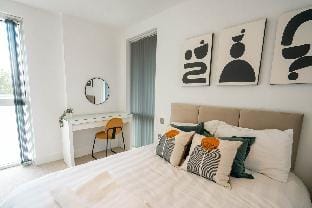 Stylish Apt Near WembleySt| Free Parking & Balcony Apartment in London Borough of Ealing