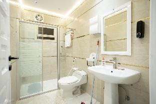Modern 2-Bedroom Condo 13 mins Prophet's Mosque Vacation rental in Medina