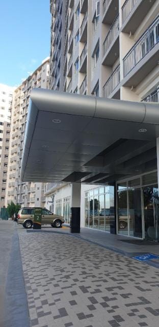 South Residences - Lorenzo's Homestay Apartment in Las Pinas