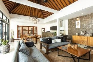 3min2Finn's Heritage Harmony 3BR Villa w/ Butler Vacation rental in North Kuta