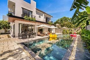 Elegant 500m² Private Pool Mansion | Beach Access Villa in Da Nang