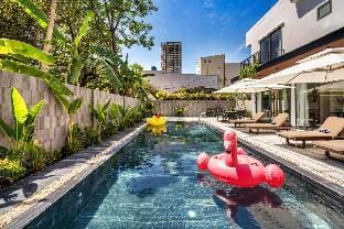 Elegant 500m² Private Pool Mansion | Beach Access Villa in Da Nang