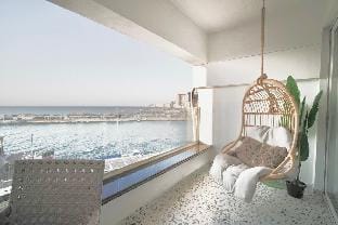Nabeel Homes - Gorgeous Seaview Condo in Gleem Apartment in Alexandria