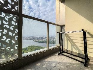 Luxurious La Luna at Gold Coast Sea View Apartment in Jakarta
