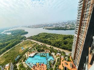 Luxurious La Luna at Gold Coast Sea View Apartment in Jakarta