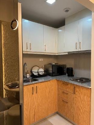 Stylish 1BR Near Airport Facing the Bay - 7b Apartment in Pasay