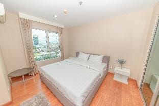  1BR 2BED/Wi Fi/300M to MRT/JoddFair/Pool& Gym Apartment in Bangkok