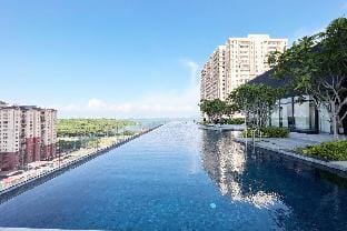 Georgetown Skypool Urban 2BR Family & Baby|SeaView Apartment in George Town
