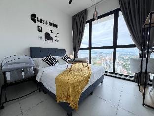 Georgetown Skypool Urban 2BR Family & Baby|SeaView Apartment in George Town