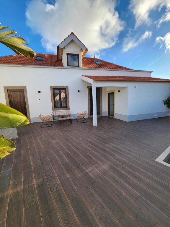 SurfSoul Guesthouse - Bed and Breakfast Hotel in Peniche