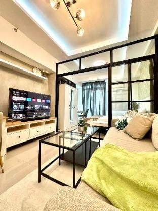 Stylish Luxe 1 BR Condo with Balcony Apartment in Mandaluyong