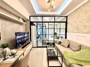 Stylish Luxe 1 BR Condo with Balcony Apartment in Mandaluyong