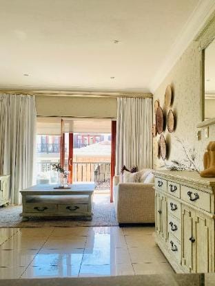Two bedroom apartment (2,5km) from sandton city Apartment in Sandton