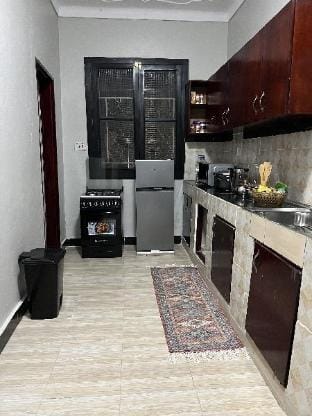 Sandalwood  4- 8min to airport and 2 min to malls  Apartment in Uganda