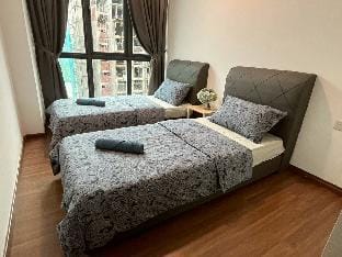 Home Abroad 7 @ Jazz Suites 4, Vivacity 6pax Apartment in Kuching