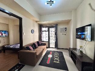 The Den 16D @ Radiance -Pet Friendly (Free Pool) Vacation rental in Pasay