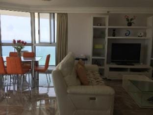 High Floor Expansive Ocean Views from Peninsula Apartment in Surfers Paradise