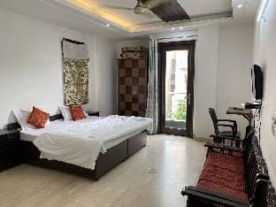 Fully Furnished Short Stay 4BHK Apartment in New Delhi