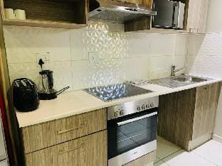 Fully furnished 1 Bedroom unit Apartment in Johannesburg