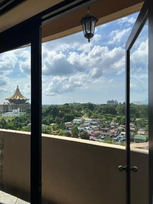 Riverbank Suites - River View, Level 11 Apartment in Kuching