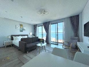 2005 Sea & Horizon Luxury Apt Full Option Apartment in Nha Trang