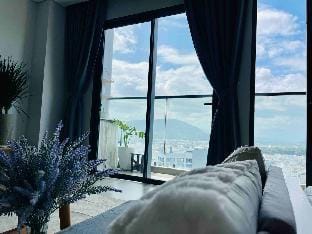 2210 Apt Full Option- Enjoy The Sunset View-Marina Apartment in Nha Trang