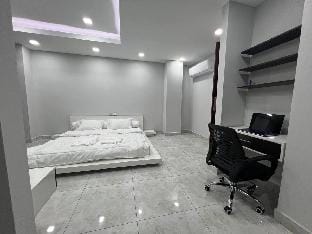 Private Floor Condo in the Heart of Phnom Penh! Apartment in Phnom Penh Province